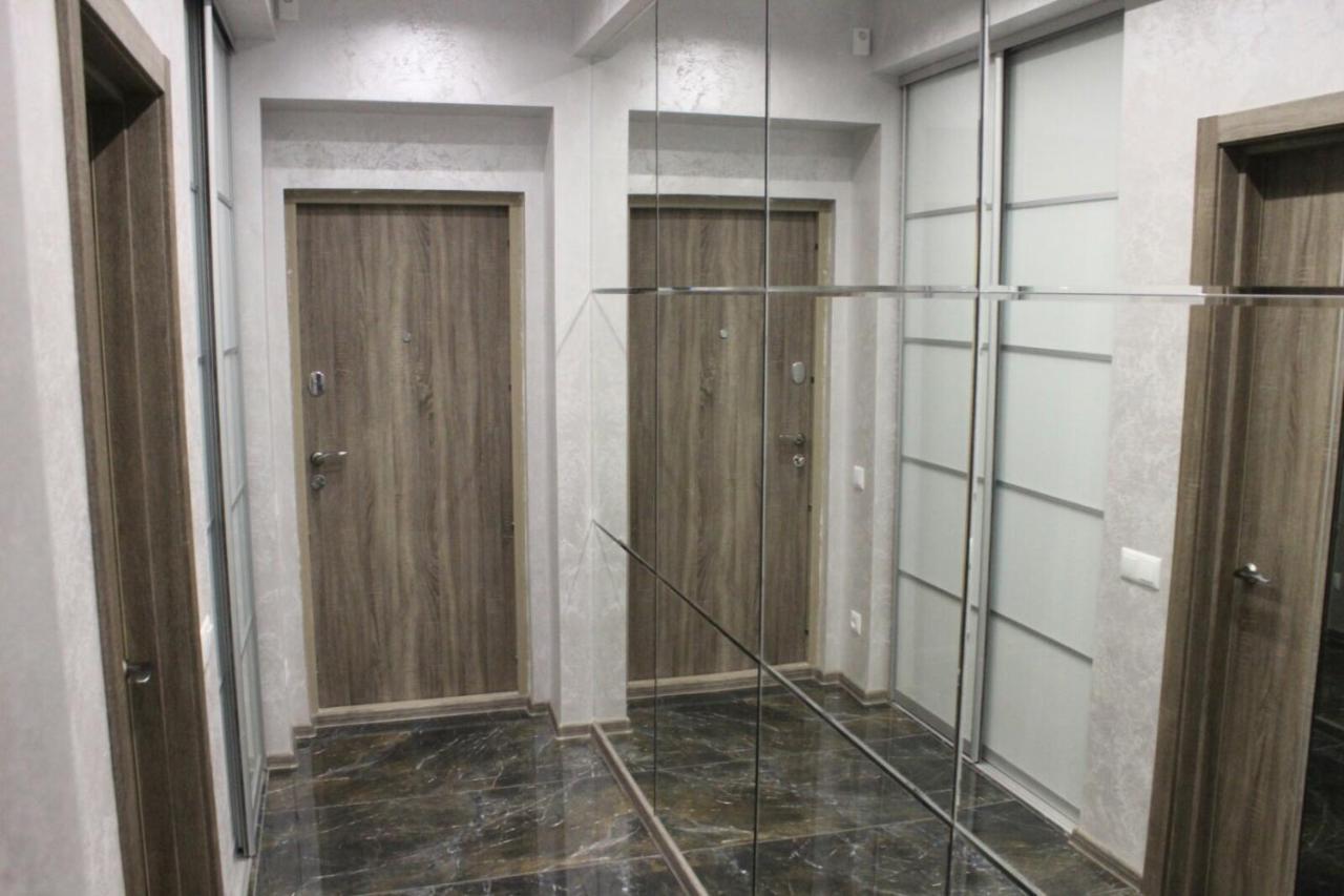 New Luxury Apartment In The Center On Konstitution Square Charkiw Exterior foto